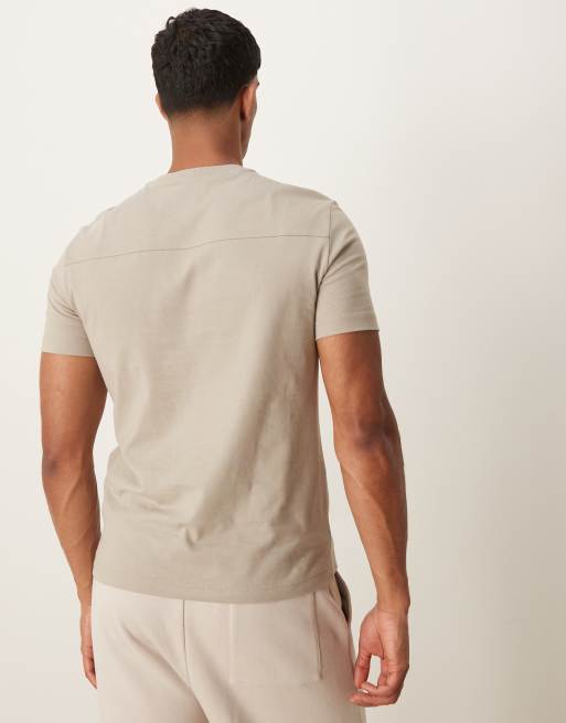 Calvin Klein – Kamiennobeżowy T-shirt z haftowanym logo, 4 z 4