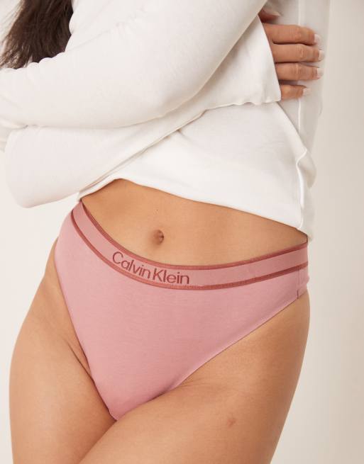 Calvin Klein - Katoenen string met band en logo in dezelfde tint roze