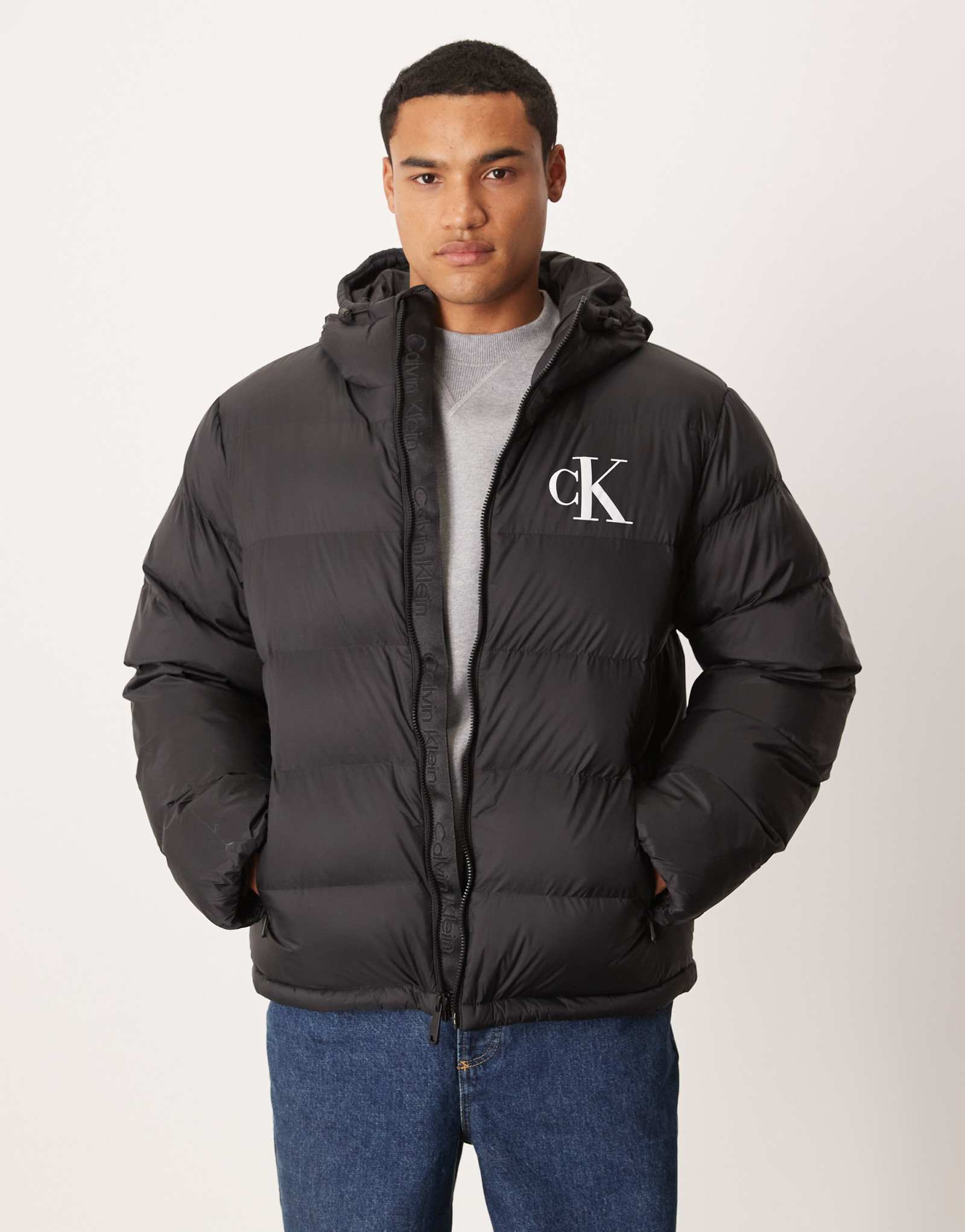 Пуховик Calvin Klein Keans monologo черного цвета