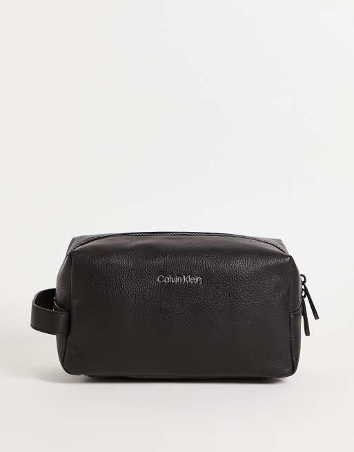 Calvin Klein - Klassieke toilettas in zwart