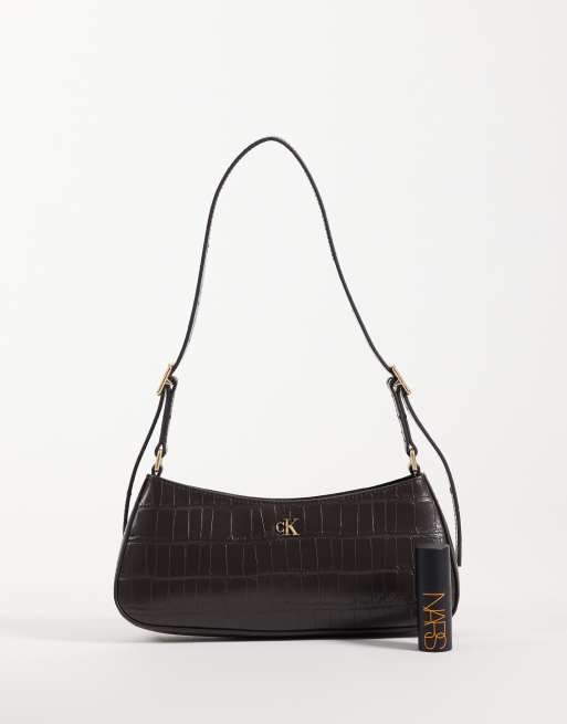 Calvin Klein kleine Schultertasche mit Kroko-Struktur in Schokobraun, 2 von 4