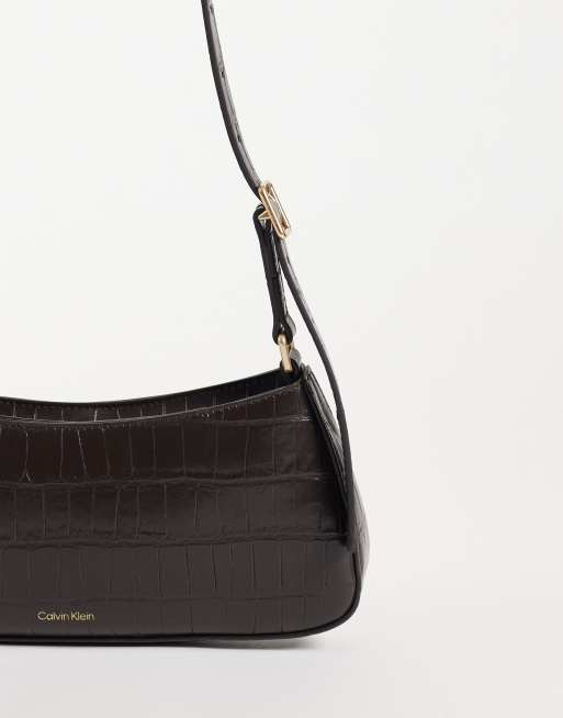 Calvin Klein kleine Schultertasche mit Kroko-Struktur in Schokobraun, 4 von 4