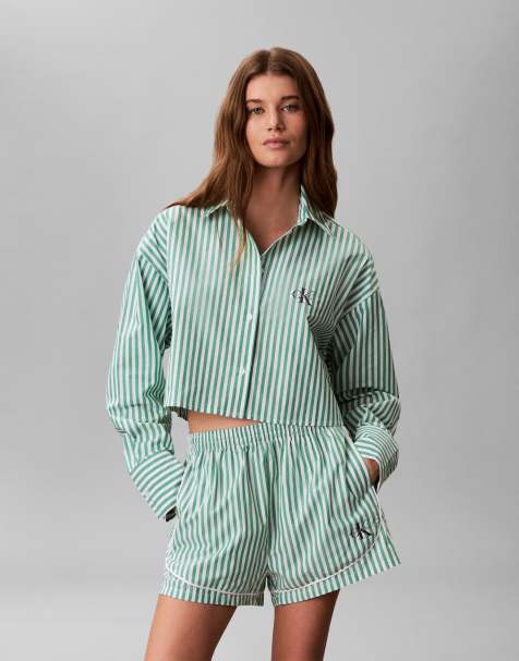 Calvin Klein – Kurz geschnittene Popeline-Hemdbluse in gestreiftem Grün mit Logo, Kombiteil - view 1