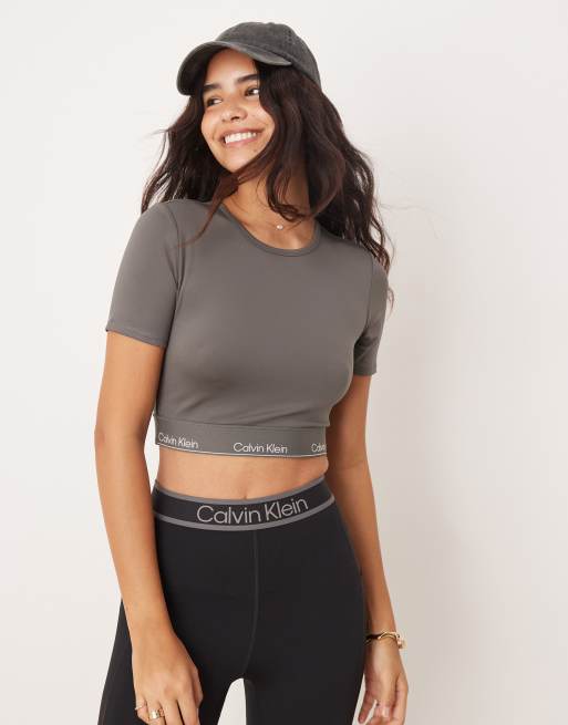 Calvin Klein – Kurzärmliges T-Shirt mit kurzem Schnitt in Boulevard Gray