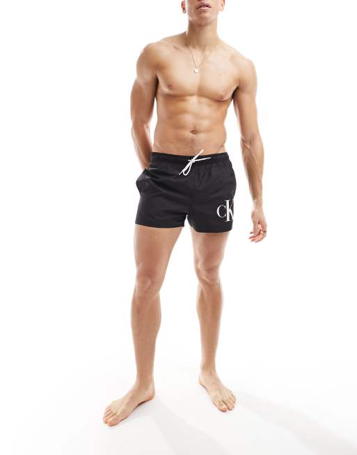 Calvin Klein – Kurze Badeshorts in Schwarz mit Kordelzug und Monogramm, 3 von 4