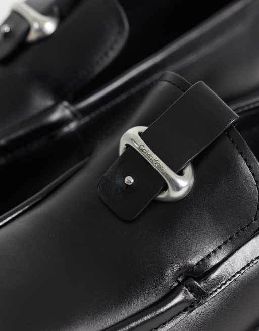 Calvin Klein Leder-Loafer mit grober Sohle und silberfarbenen Metall-Details in Schwarz, 2 von 4