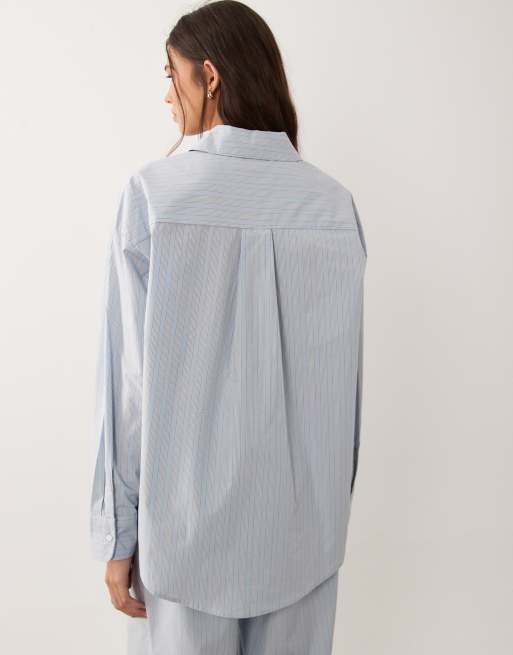 Calvin Klein lockeres Popeline-Hemd mit langen Ärmeln als Kombiteil in blau gestreift, 4 von 4