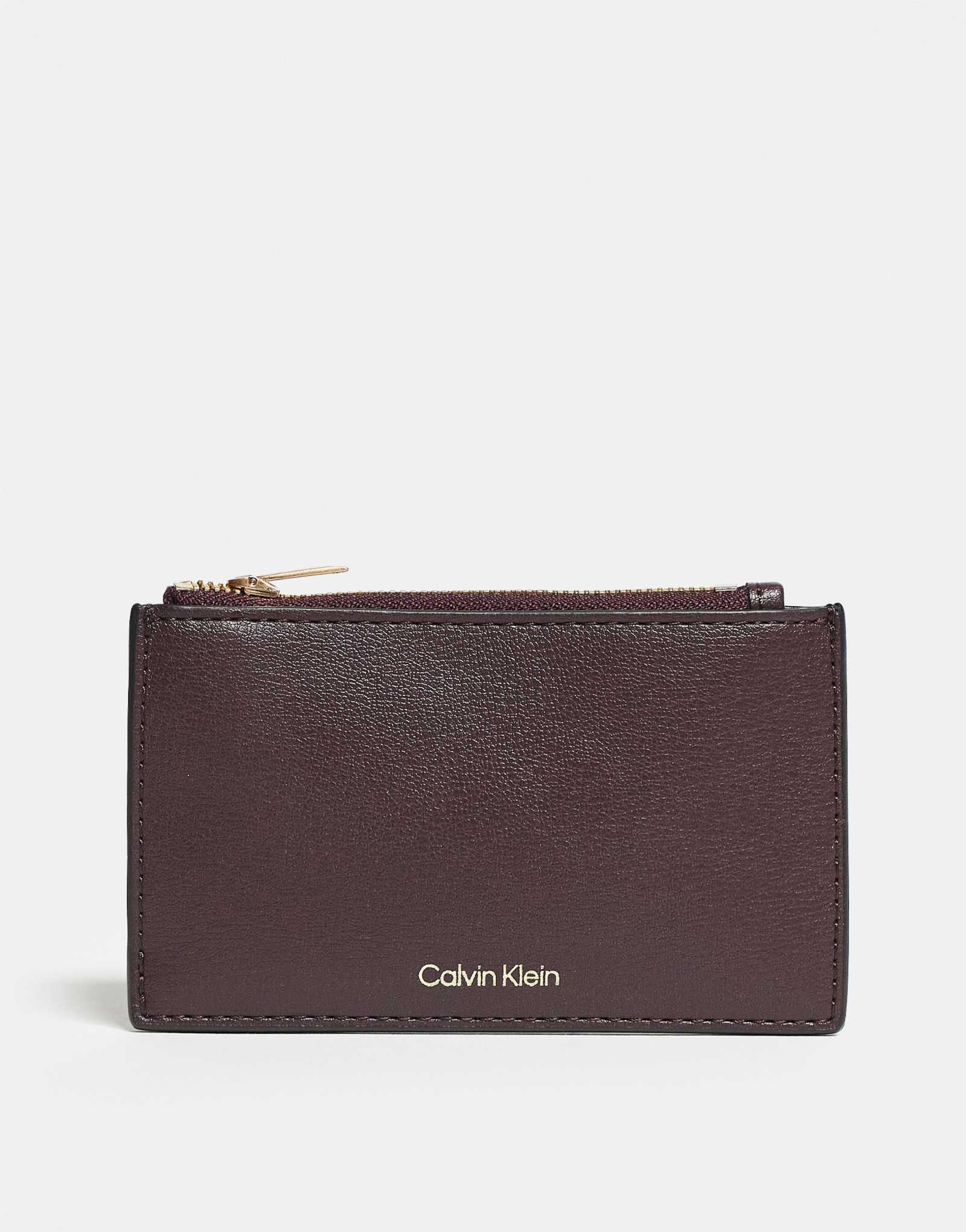 Бордовая сумочка на молнии с логотипом Calvin Klein