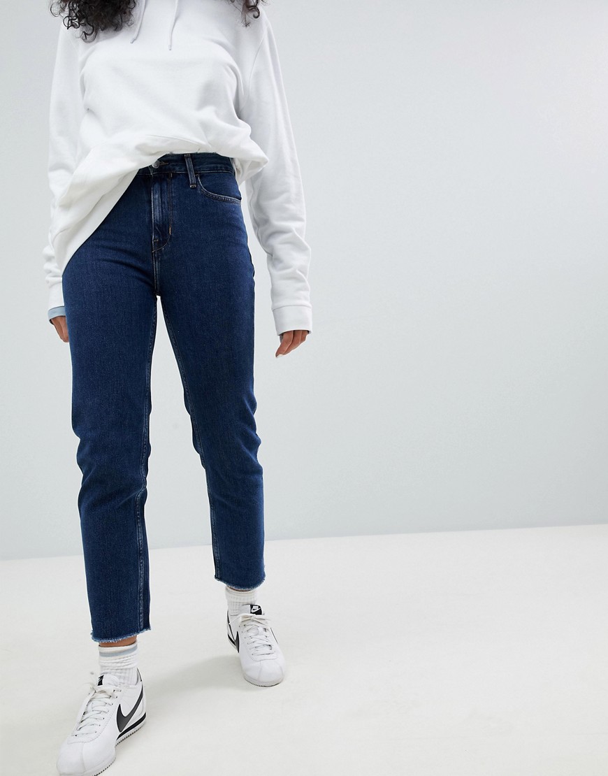 Calvin Klein - Mamma jeans med fransad nederkant-Marinblå