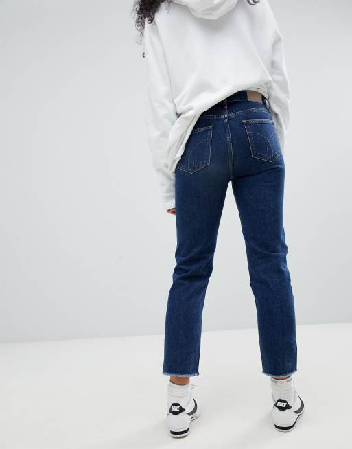 Calvin Klein - Mamma jeans med fransad nederkant, 2 av 4
