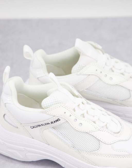 Calvin Klein - Maya - Sneakers met dikke zool in wit, 3 van 4