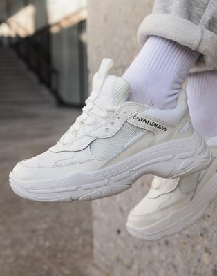 Calvin Klein – Maya – Weiße Sneaker mit dicker Sohle