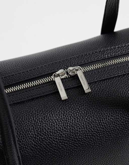 Calvin Klein mini sac porté épaule avec finitions argentées et texture grainée noir, 3 de 4