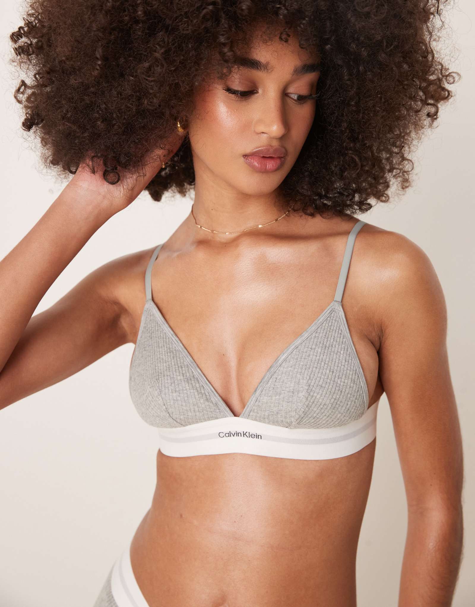 Треугольный бюстгальтер Calvin Klein из модала в рубчик без подкладки серого цвета