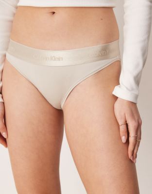 Calvin Klein - Modern Cotton - Bikinihose in Cremeweiß mit Metallic-Logoband