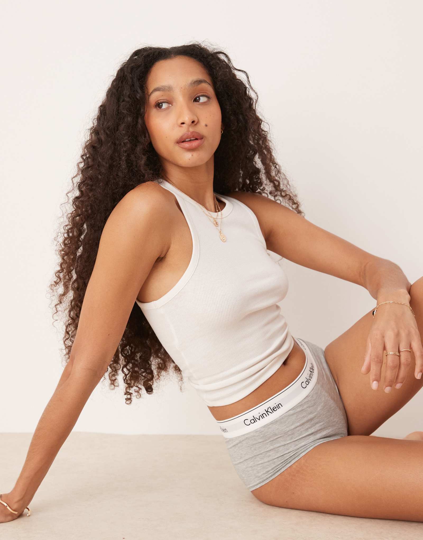 Современные хлопчатобумажные шорты Calvin Klein серого цвета