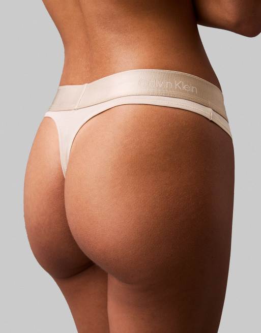 Calvin Klein – Modern Cotton – Tanga in Cremeweiß mit Metallic-Logoband, 4 von 4