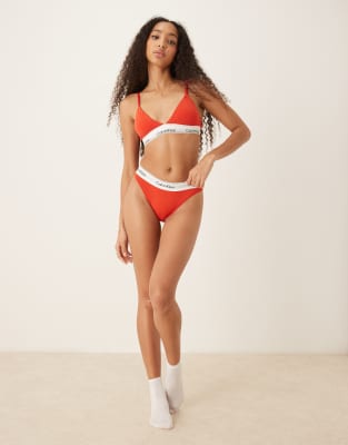 Calvin Klein - Modern Cotton - Tanga in Rot mit hohem Beinausschnitt