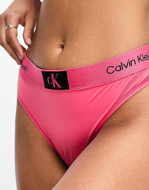 Calvin Klein Modern Cotton thong in hot pink