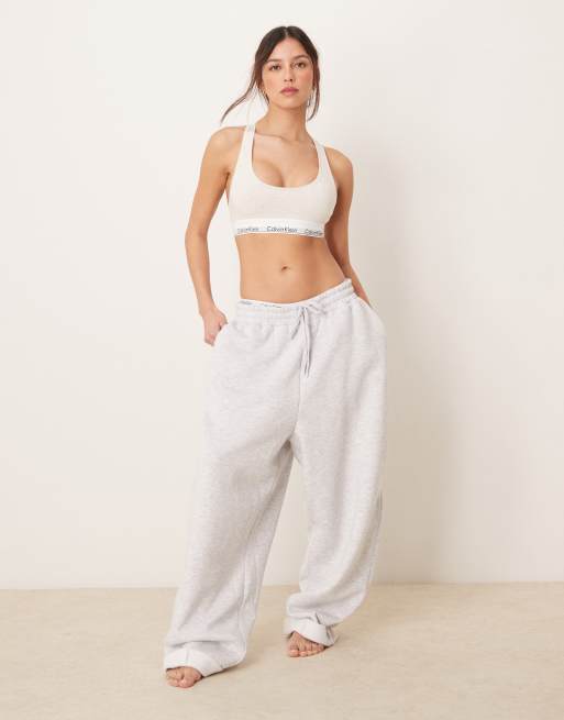 Calvin Klein – Modern Cotton – Ungefüttertes Bustier in Hellbeige mit Ringerrücken und Logostreifen, 4 von 4