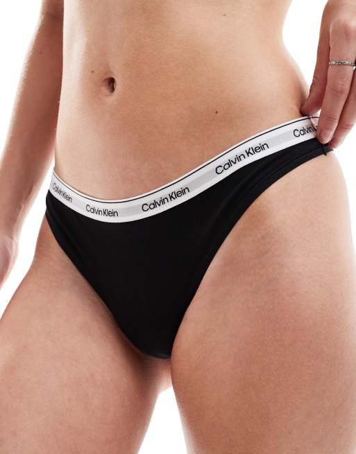 Calvin Klein – Modern – Czarne stringi z niskim stanem z logo