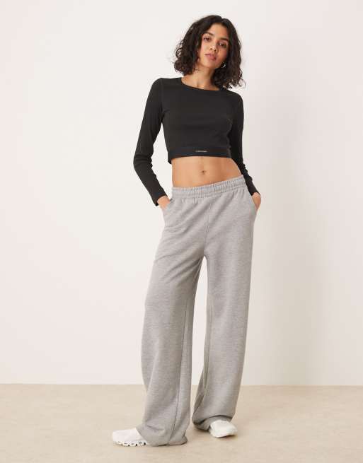 Calvin Klein – Modern – Prążkowany czarny top z długim rękawem, 3 z 4