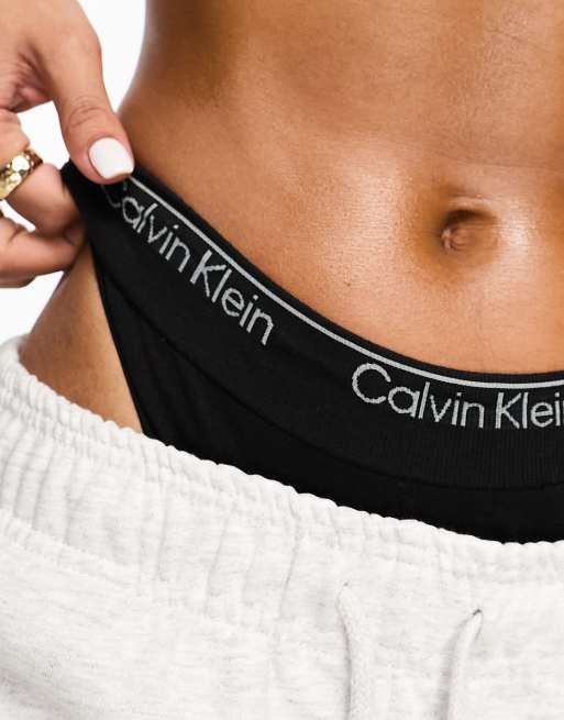 Calvin Klein – Modern Seamless – Nahtloser Tanga in Schwarz mit hohem Bund, 4 von 4