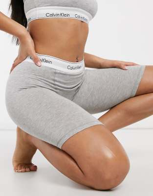 Calvin Klein – Moderne Shorts aus Baumwolle mit Logobund in Grau | ASOS