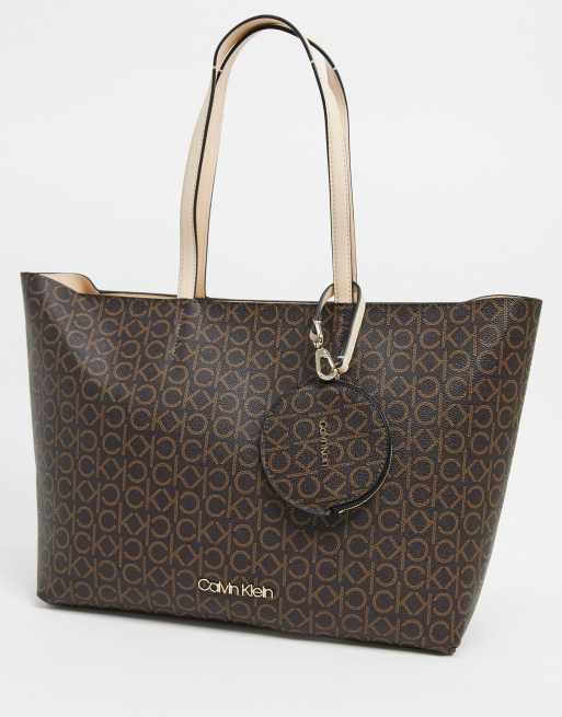 Calvin Klein - monogram shoppertaske i brun