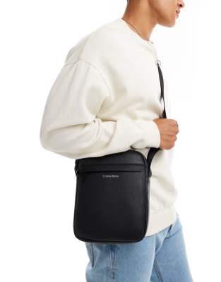 Calvin Klein Must reporter bag in black