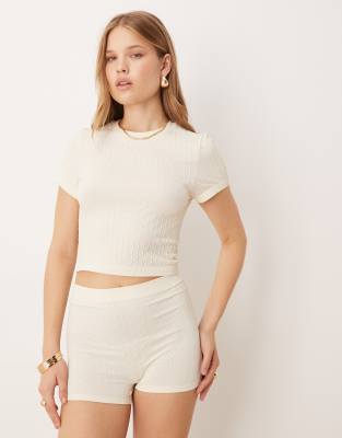 Calvin Klein - Nahtlose, knappe Shorts in Elfenbeinweiß