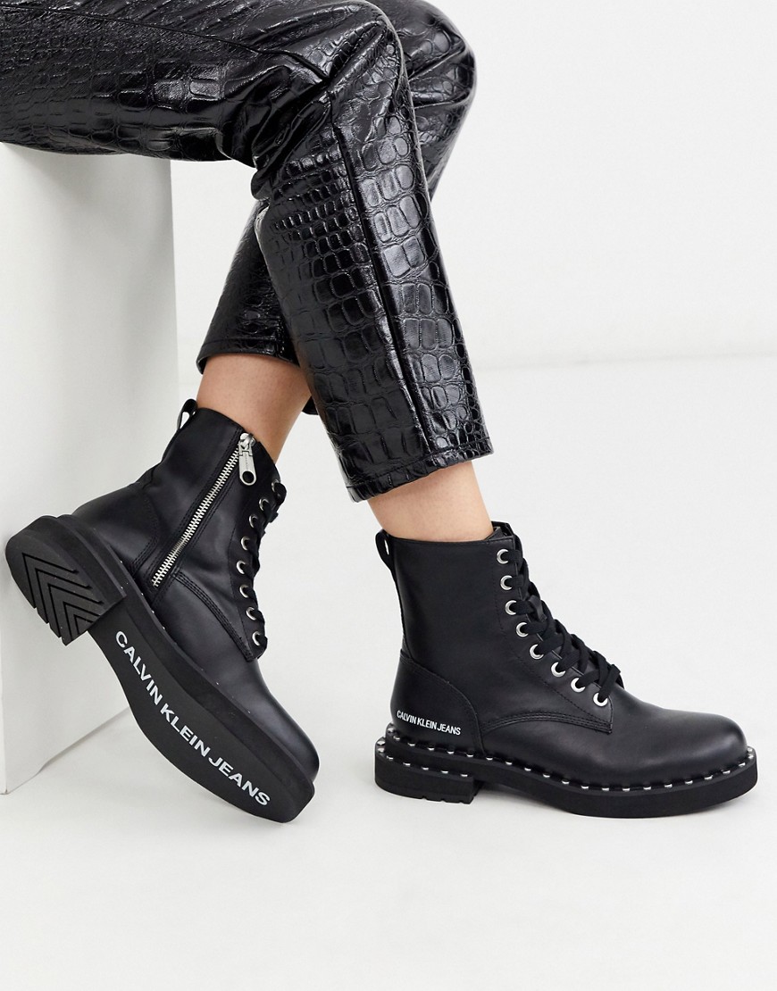 Calvin Klein - Nannie - Chunky sorte ankelsnørestøvler med nitter