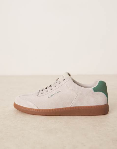 Calvin Klein – Naturvita och gröna sneakers med kupad gummisula och låga skaft i mocka - view 1