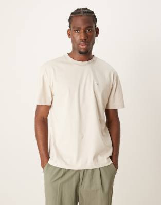 neck logo T-shirt in beige-Neutral