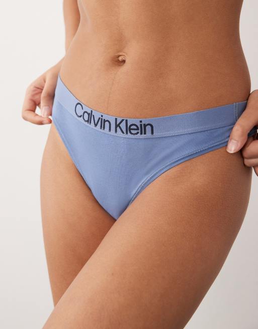 Calvin Klein – Niebieskie stringi z bardzo miękkiej bawełny, 2 z 4