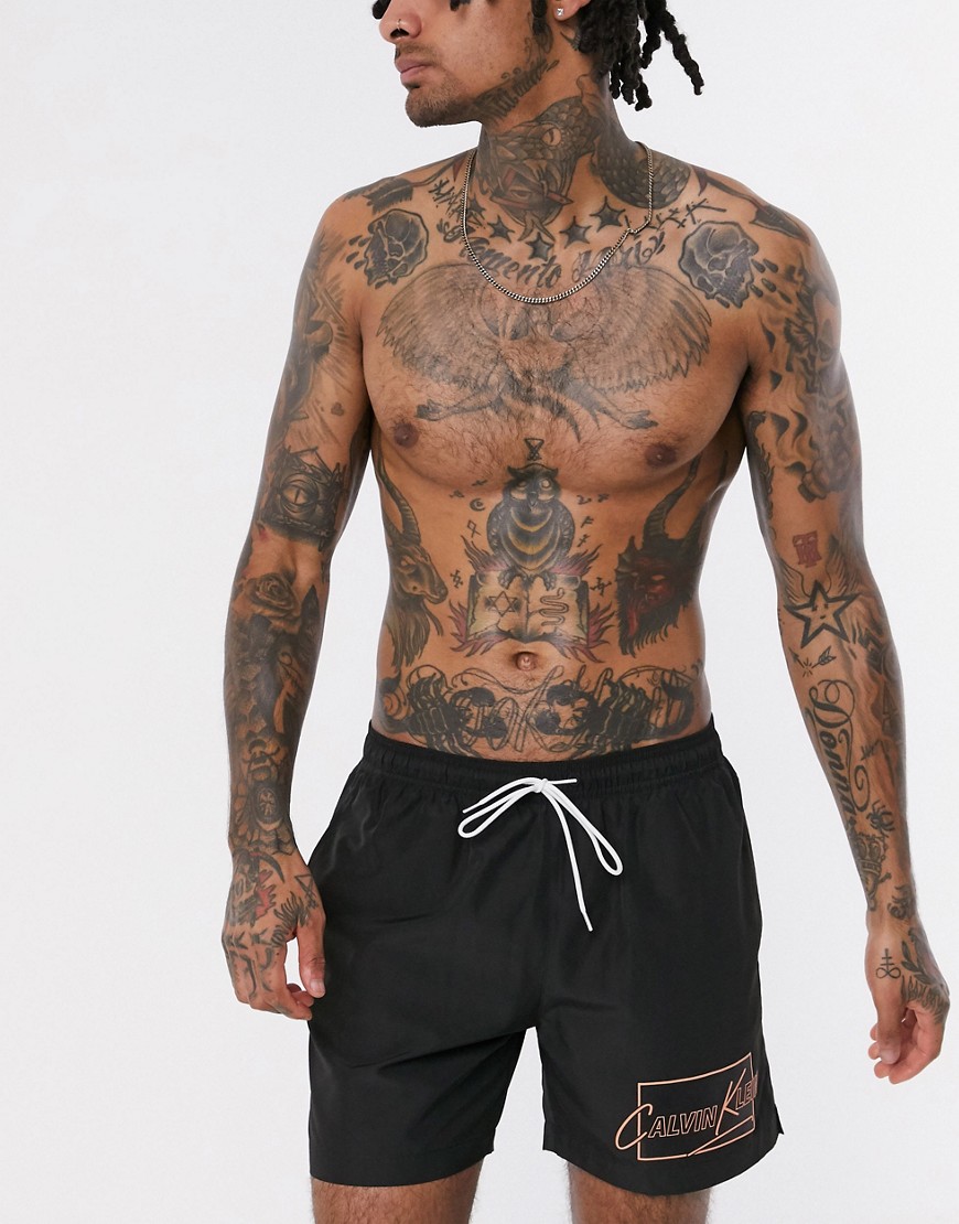 Calvin Klein - Pantaloncini da bagno neri in tessuto riciclato con logo rétro-Nero