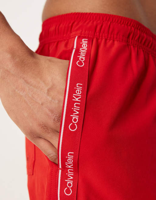 Calvin Klein - Pantaloncini da bagno rossi con coulisse e logo laterale, 2 di 4