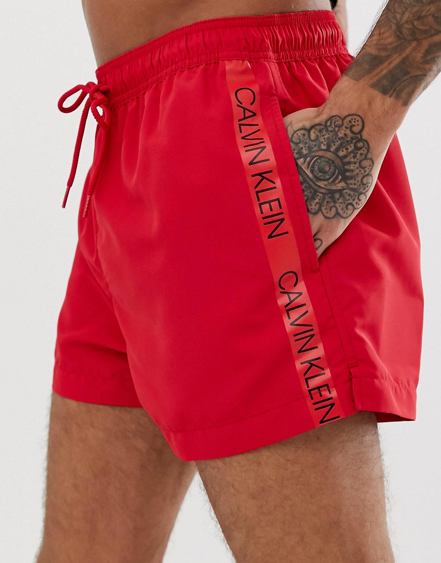 Calvin Klein -Pantaloncini da bagno rossi con fettuccia con logo-Rosso
