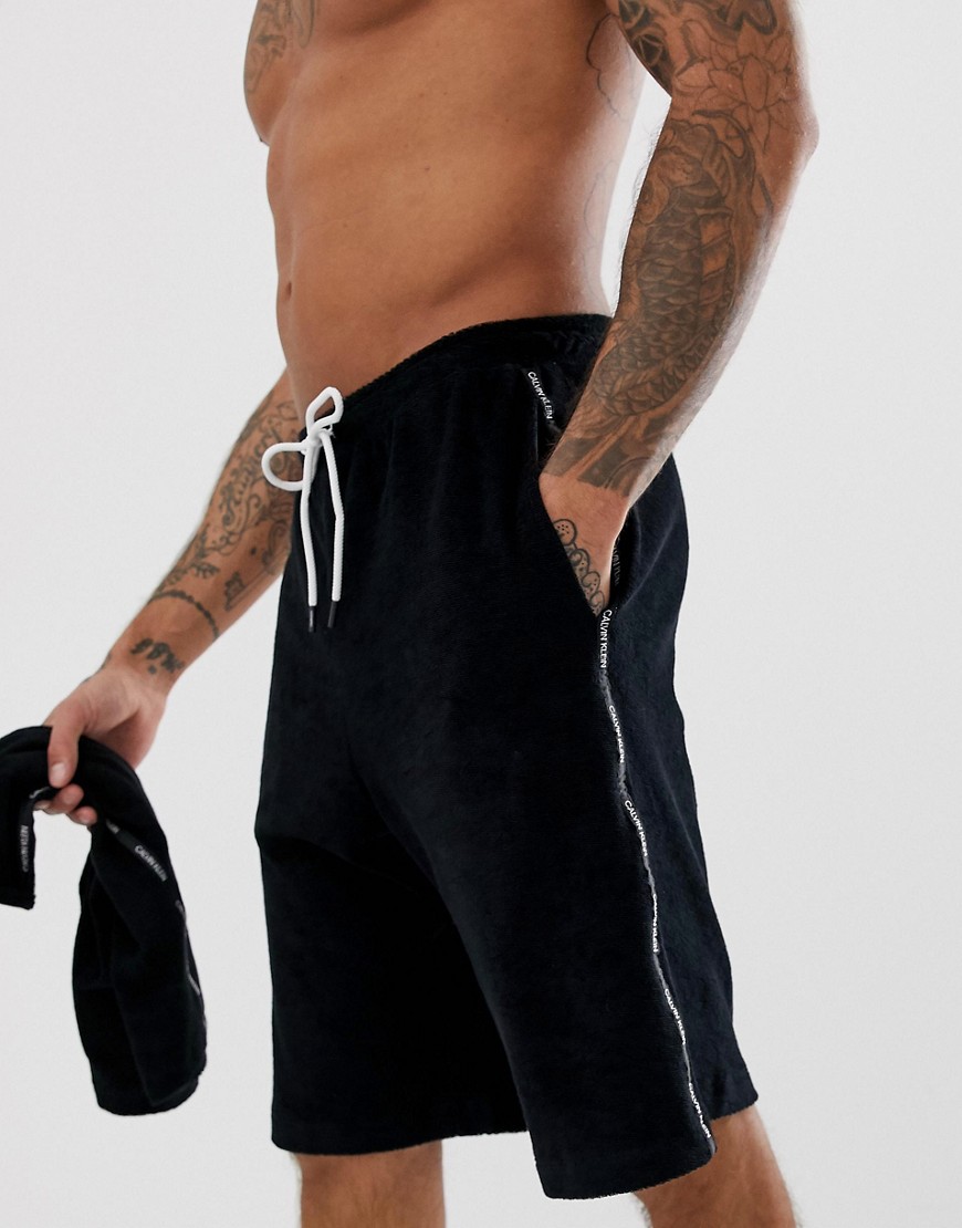 Calvin Klein - Pantaloncini in spugna neri con nastro e logo-Nero