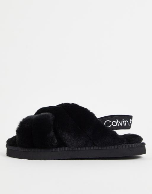 Calvin Klein - Pantoffels met band van imitatiebont en logo in zwart 