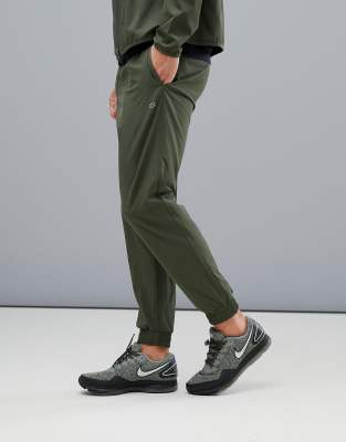 Calvin klein performance cargo joggers hot sale