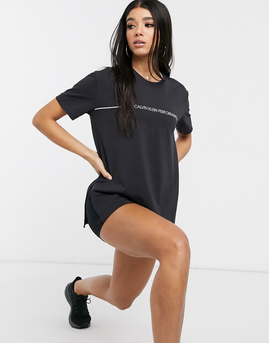 Calvin Klein Performance - Oversized T-shirt met korte mouwen in zwart