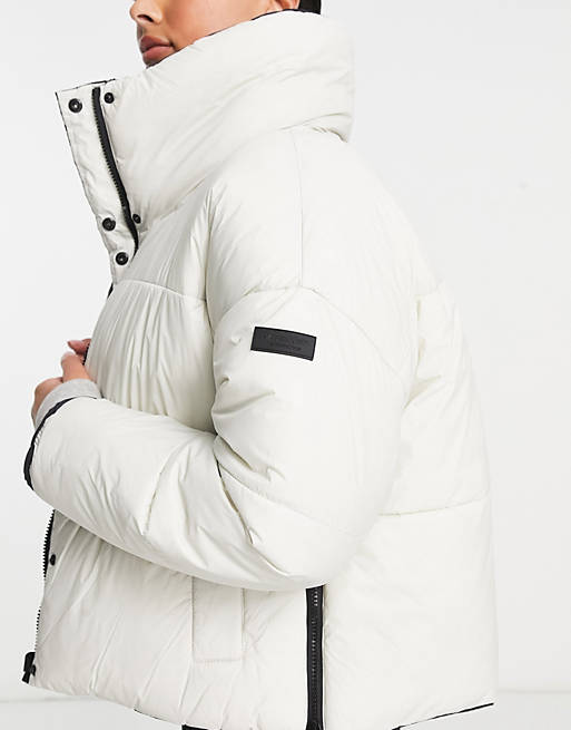 Smaak Ontwijken contant geld Calvin Klein Performance reversible oversized puffer coat in black/off white  | ASOS