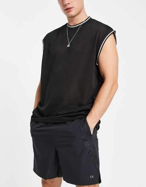 Calvin Klein Performance – Shorts aus Webstoff in Schwarz mit Zierstreifen