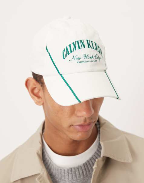 Calvin Klein - Pet met grafische handtekening en groene biezen in wit - view 1