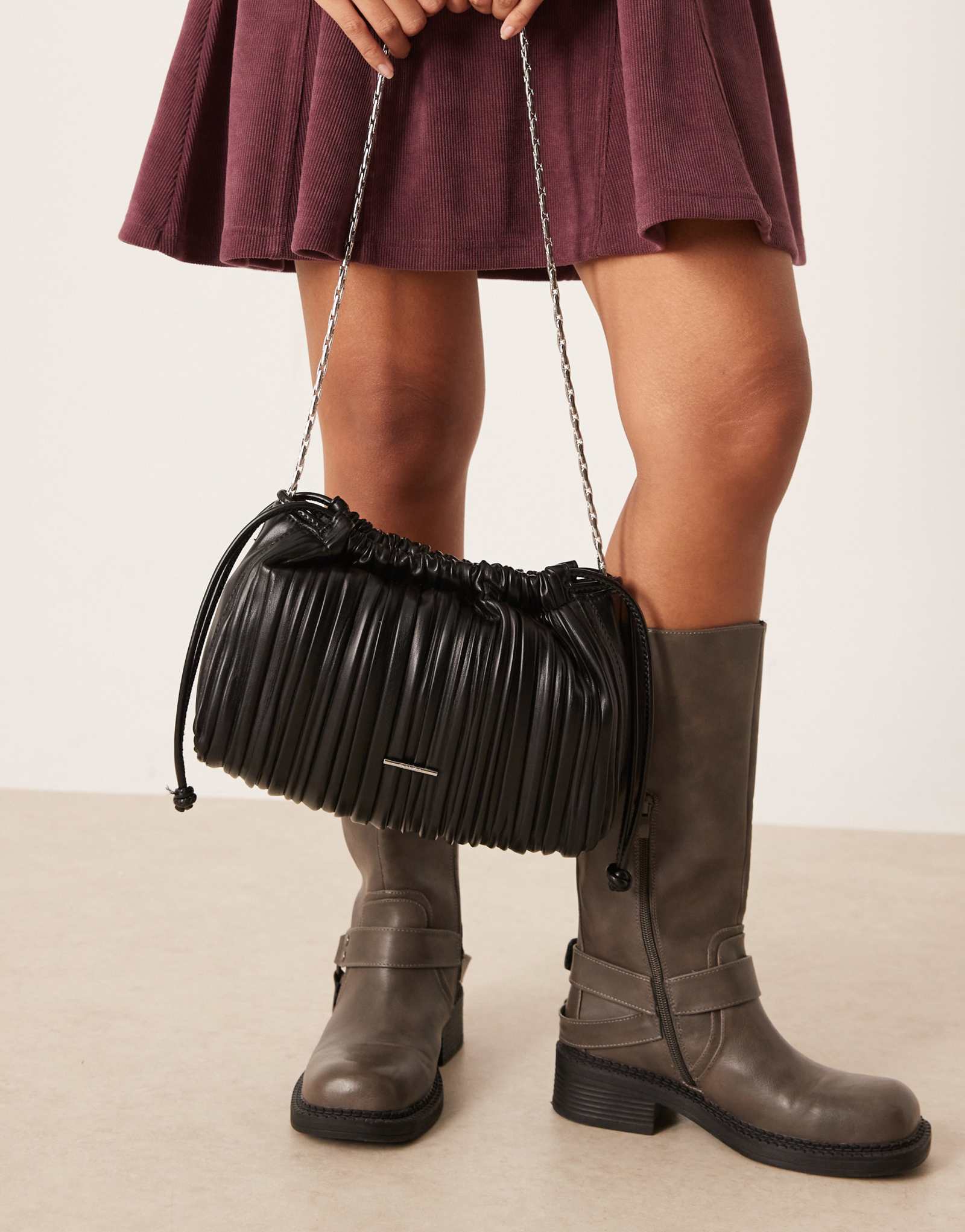 Сумка через плечо Calvin Klein plisse на шнурке черного цвета