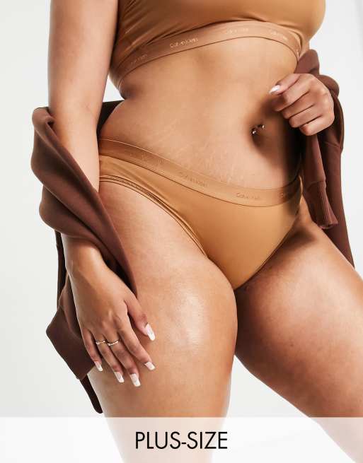 Calvin Klein Plus - Form To Body - Slip in bikinimodel met logo in dezelfde tint in sandelhout