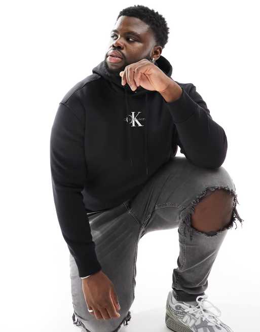 Calvin Klein Plus – Kapuzenpullover in Schwarz mit Monogramm