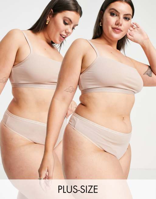 Calvin Klein Plus Size - CK One - Confezione da 2 perizomi color cedro con logo
