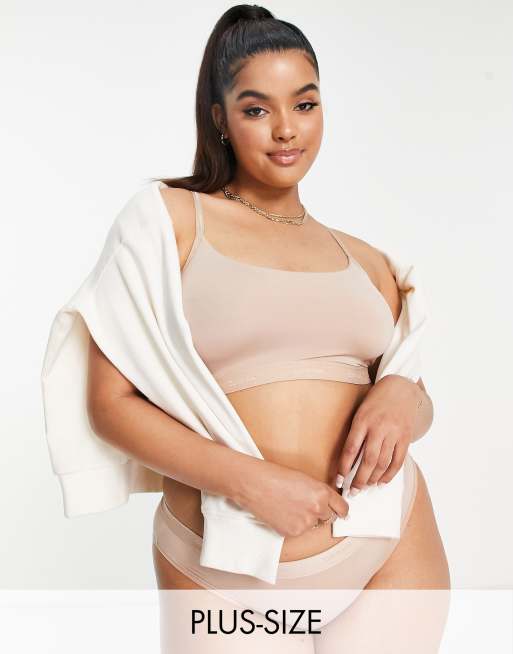 Calvin Klein - Plus size - Form To Body - Ongevoerde bralette met logo in dezelfde tint in cederhoutbruin